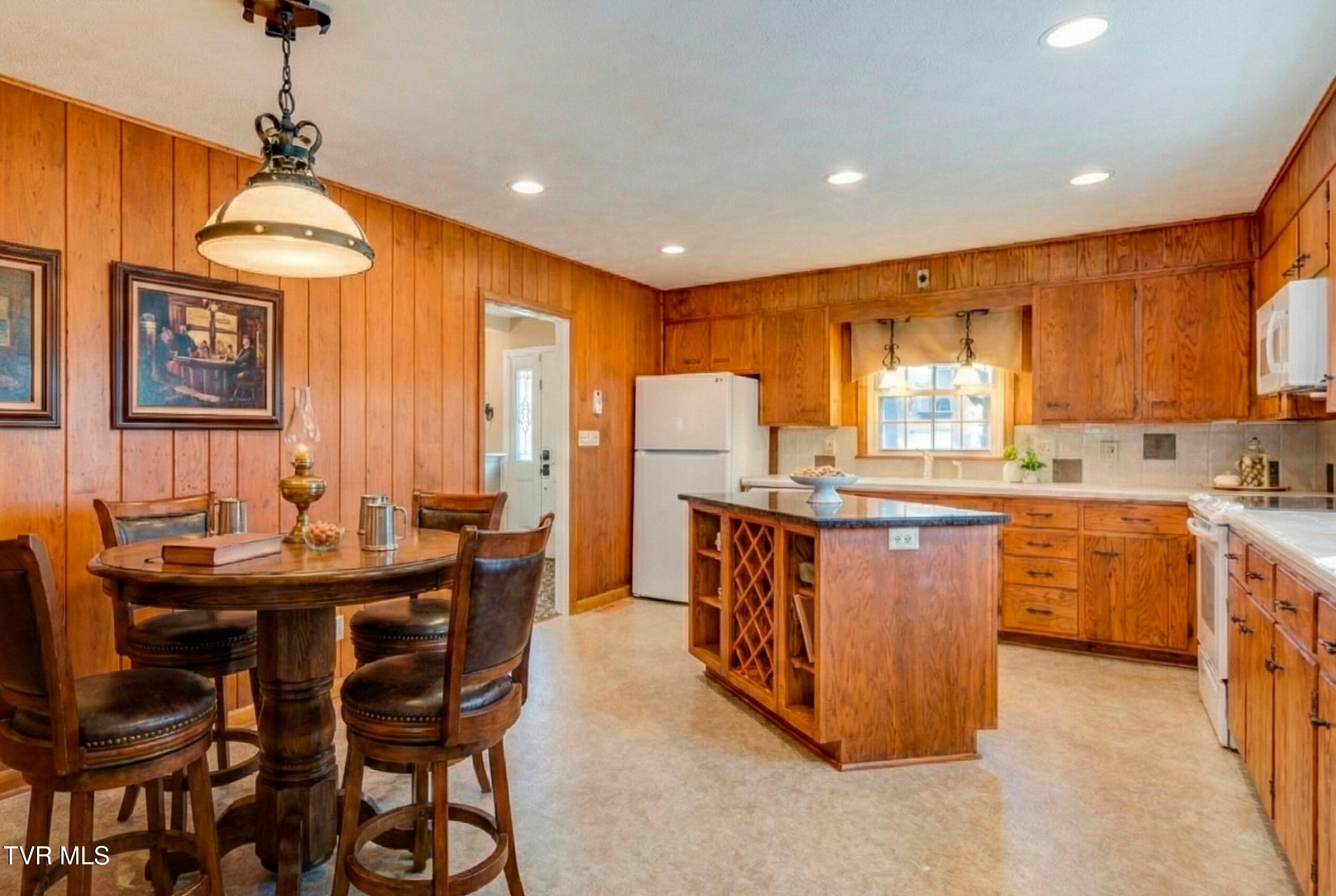 416 Manderley Road Kingsport, TN 37660 - Photo 14 of 59 table-in-kitchen