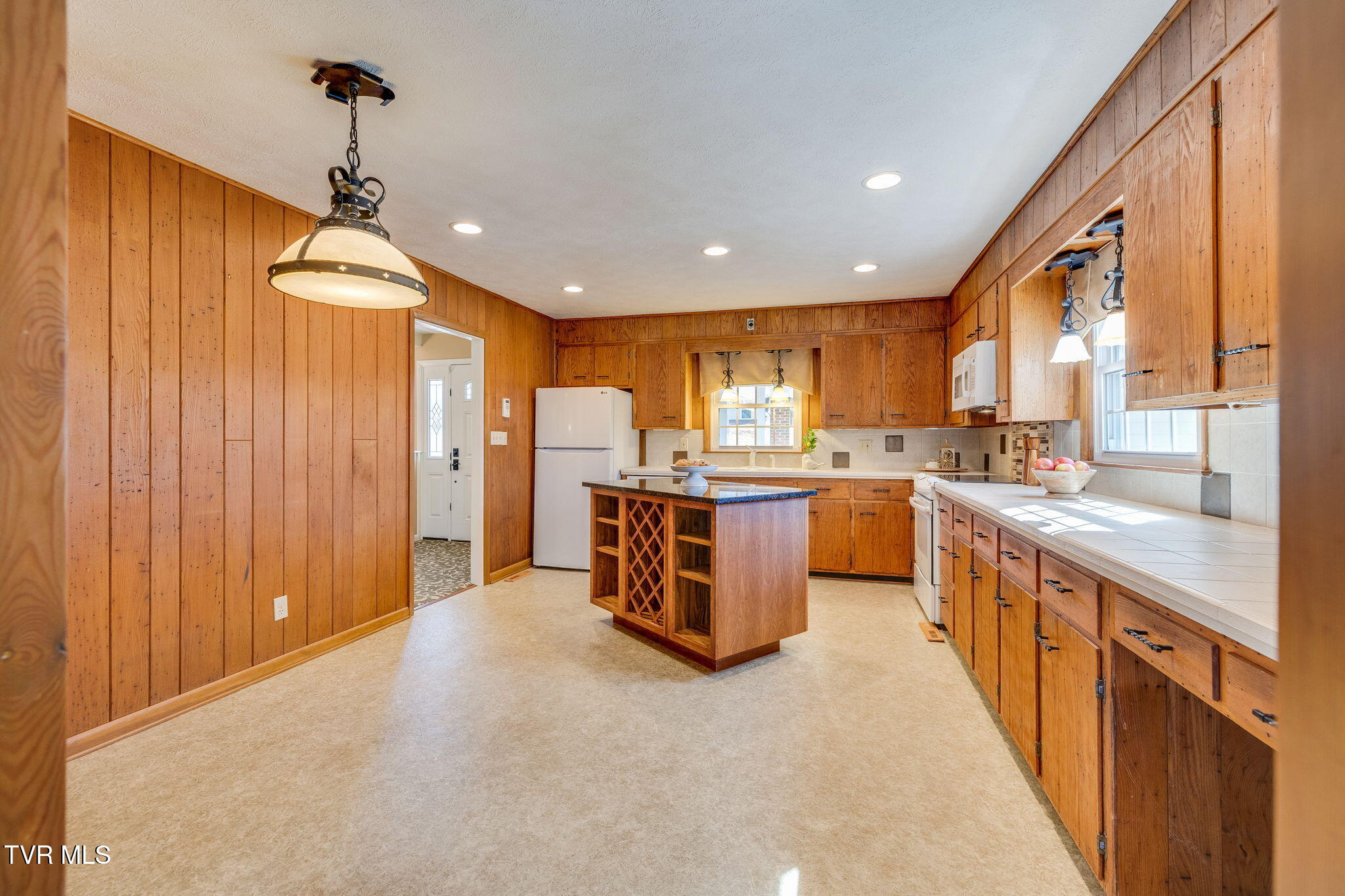 416 Manderley Road Kingsport, TN 37660 - Photo 15 of 59 011