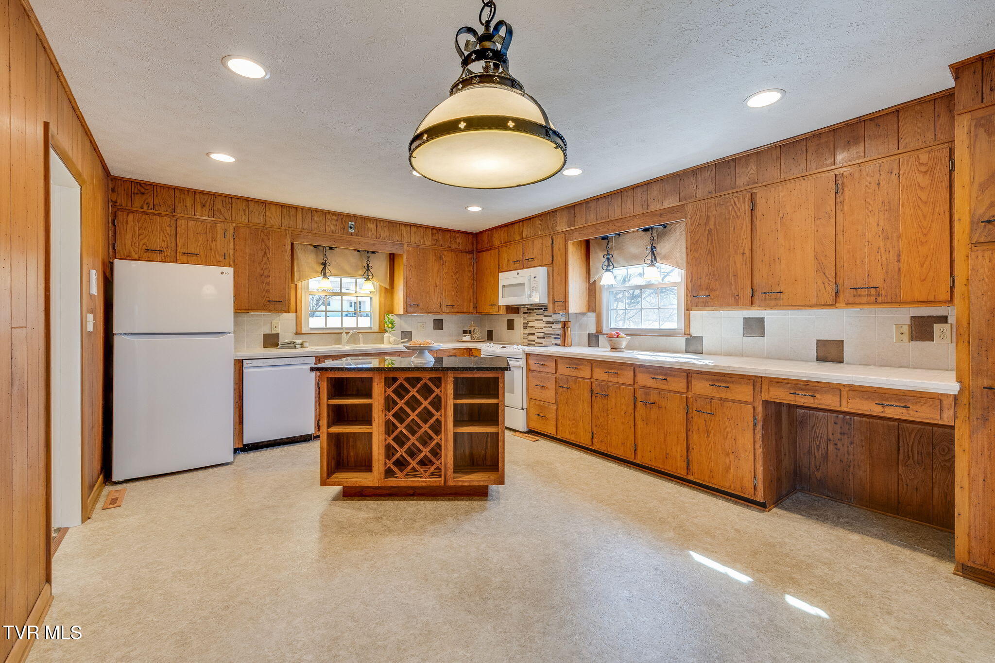 416 Manderley Road Kingsport, TN 37660 - Photo 16 of 59 012
