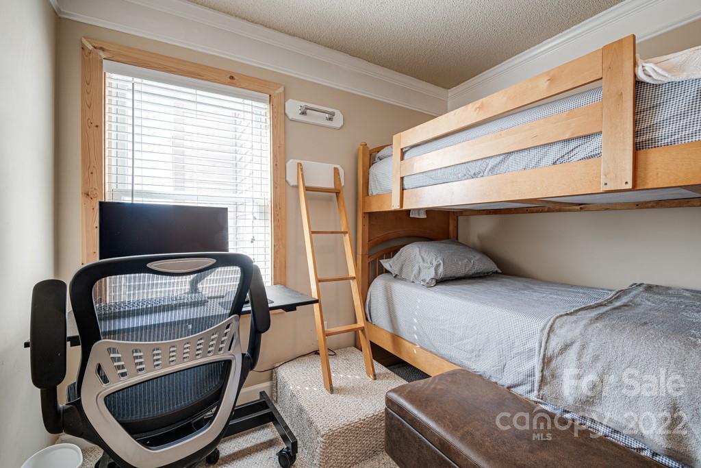 301 Pinnacle Inn Road, Unit 1315 Beech Mountain, NC 28604 - Photo 21 of 47 a bedroom with a bed and a window