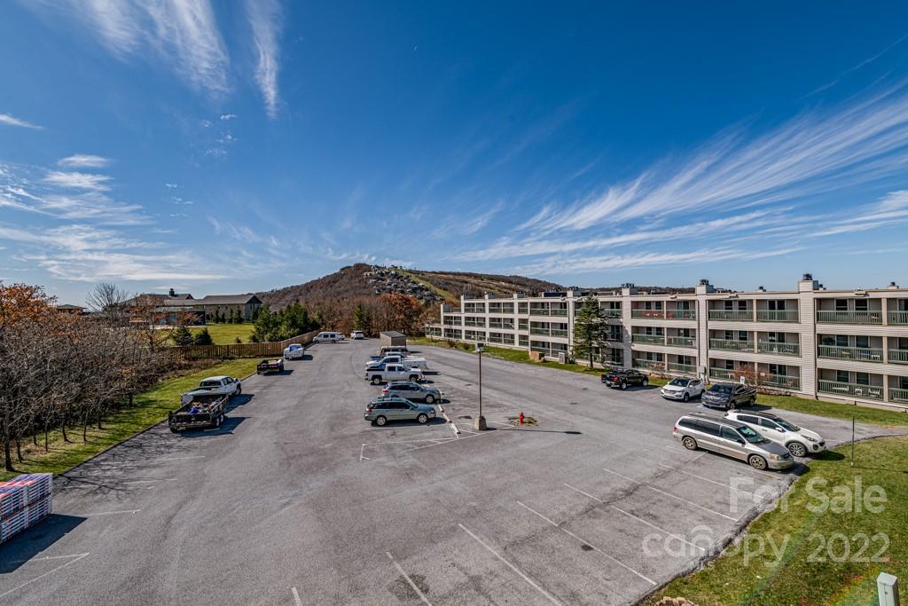 301 Pinnacle Inn Road, Unit 1315 Beech Mountain, NC 28604 - Photo 28 of 47 an outdoor space with patio