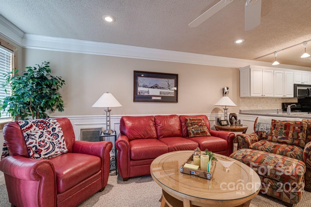 301 Pinnacle Inn Road, Unit 1315 Beech Mountain, NC 28604 - Photo 8 of 47 a living room with furniture