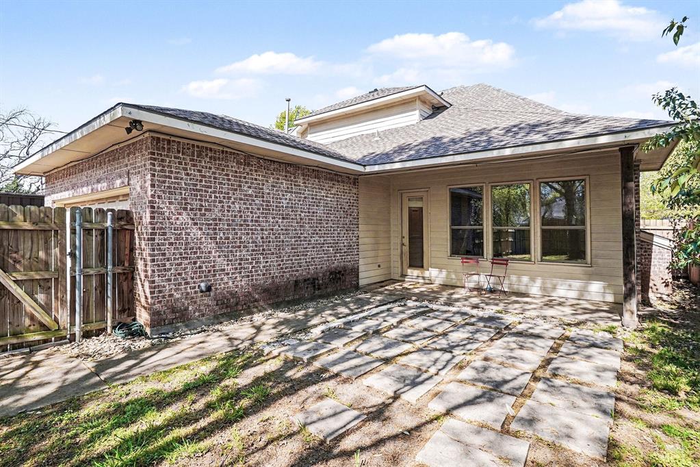 5508 Junius Street Dallas, TX 75214 - Photo 32 of 34 a front view of a house with a garden