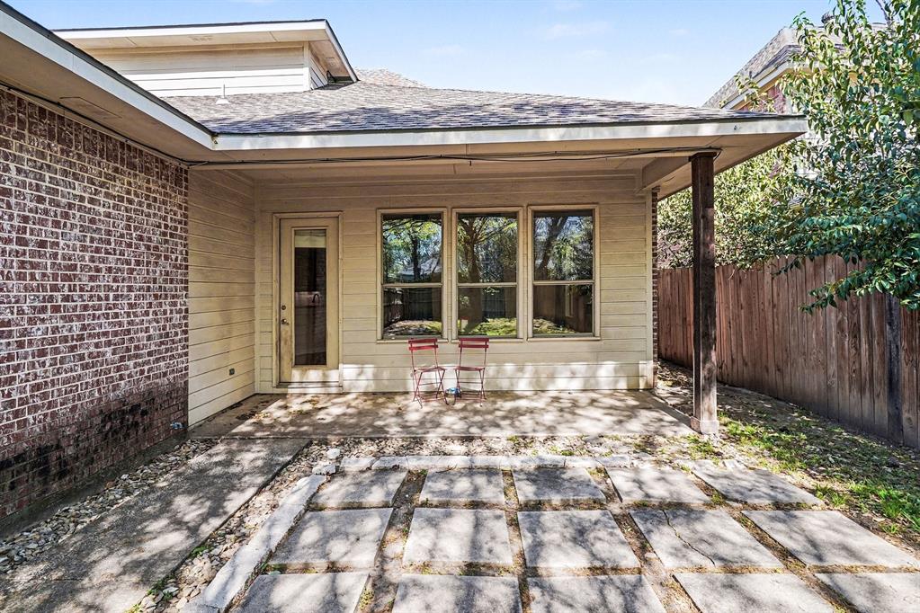 5508 Junius Street Dallas, TX 75214 - Photo 33 of 34 a view of a door of the house