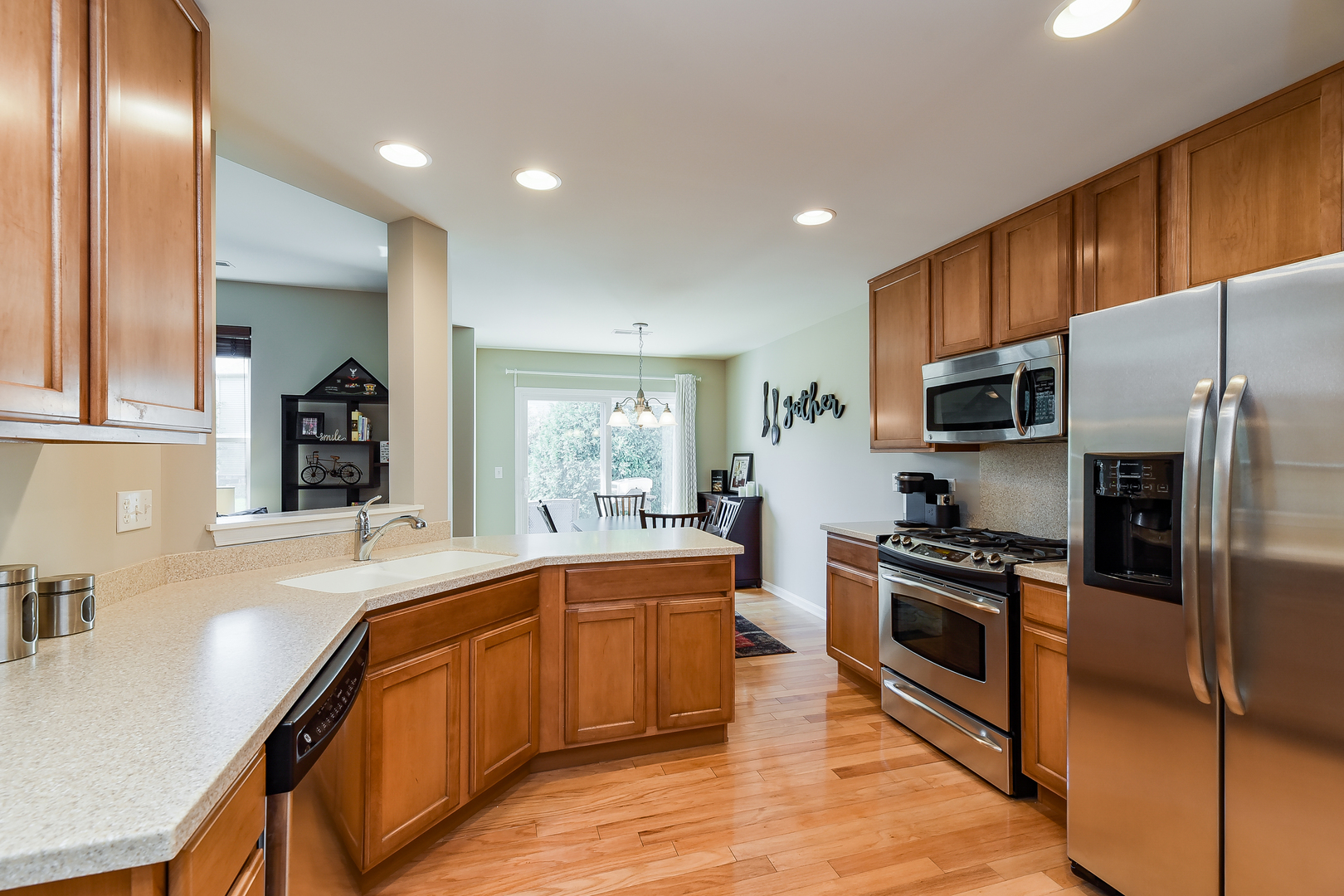 102 Devoe Drive Oswego, IL 60543 - Photo 2 of 17