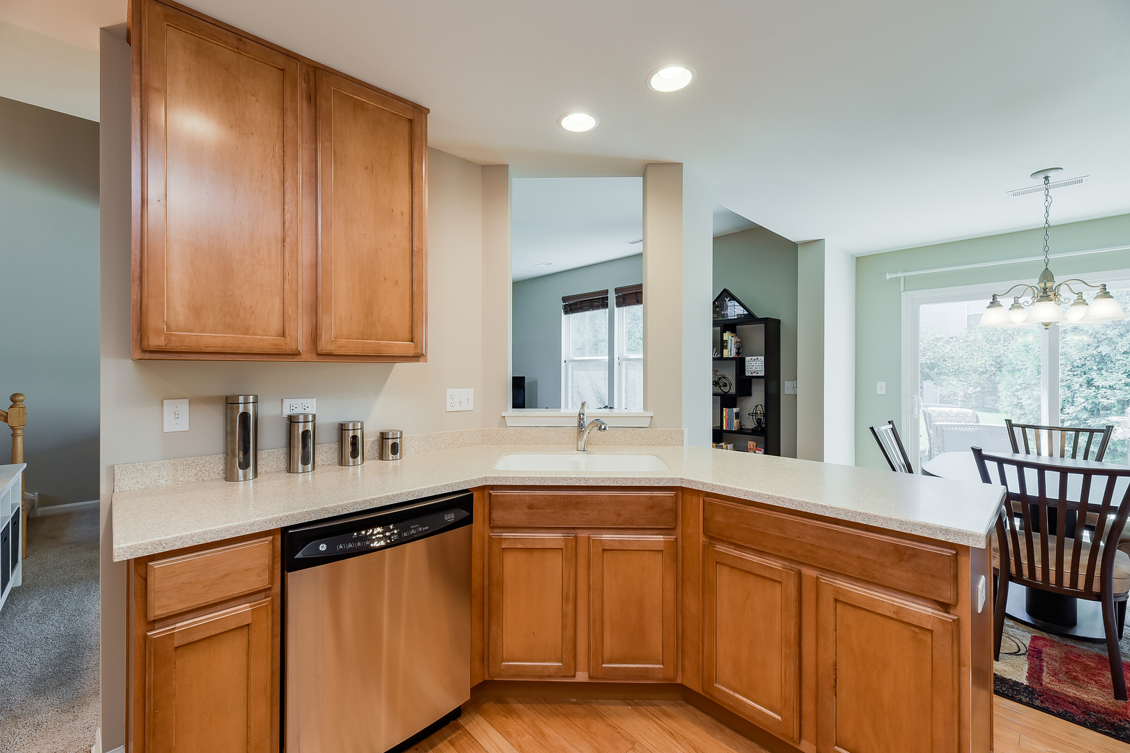 102 Devoe Drive Oswego, IL 60543 - Photo 3 of 17