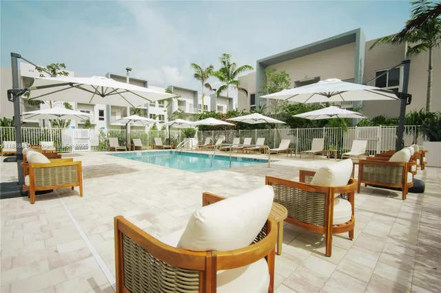 $749,000 | 610 Northeast 2nd Street, Unit 301, Dania Beach, FL 33004