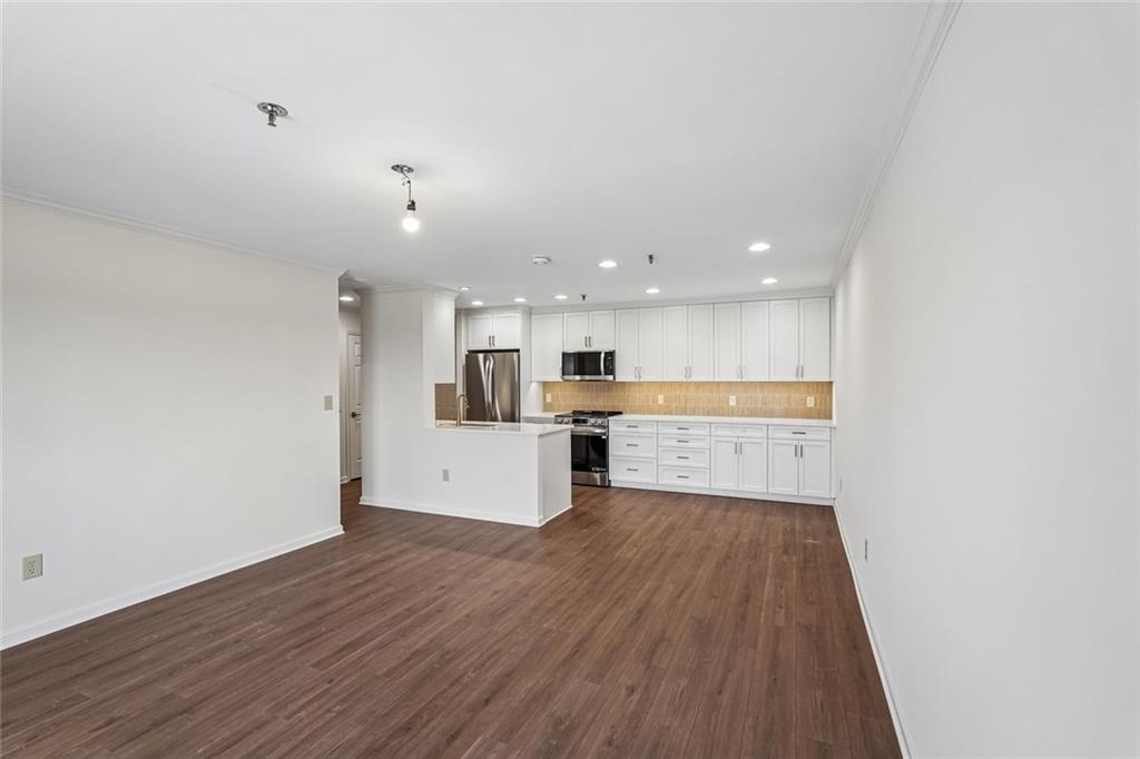 300 Johnson Ferry Road, Unit B601 Atlanta, GA 30328 - Photo 8 of 35 Gallery Image 8