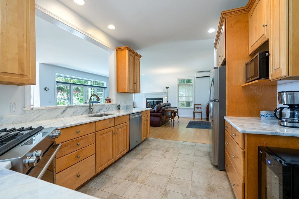 401 Dover Point Road Dover, NH 03820 - Photo 3 of 40