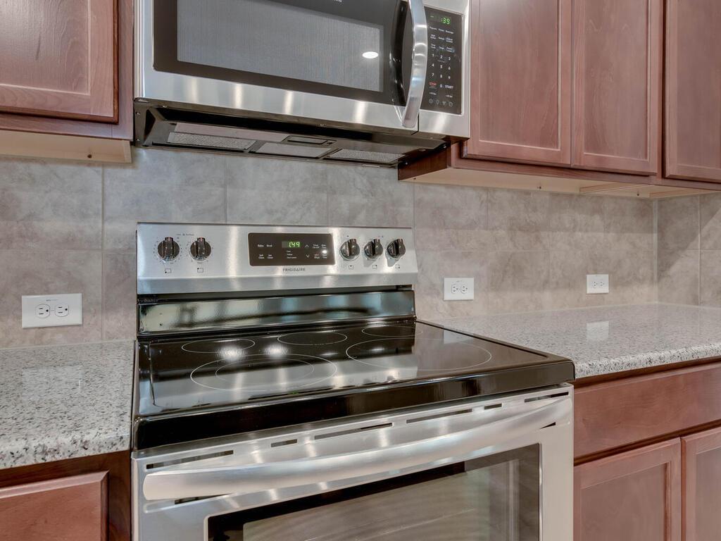 1104 Ridge Runner Drive Georgetown, TX 78628 - Photo 6 of 27 a close view of stove top oven