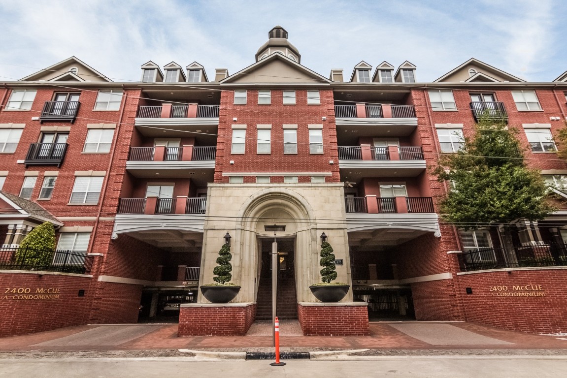 2400 McCue Road, Unit 112 Houston, TX 77056 - Photo 24 of 24 a front view of a house