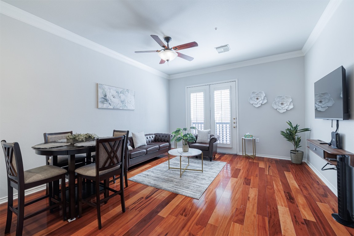 2400 McCue Road, Unit 112 Houston, TX 77056 - Photo 4 of 24 a living room with furniture and a flat screen tv