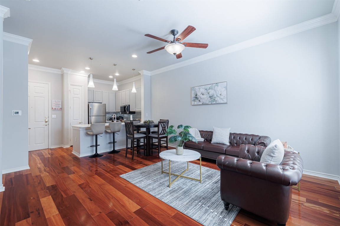 2400 McCue Road, Unit 112 Houston, TX 77056 - Photo 5 of 24 a living room with furniture and kitchen view