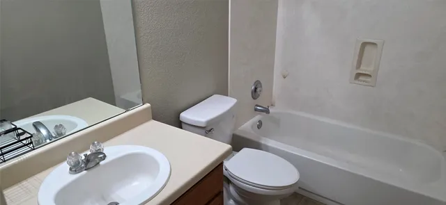 $1,850 | 204 Quail Hollow Drive, Hutto, TX 78634