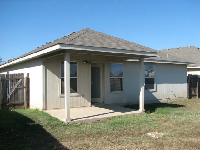 $1,850 | 204 Quail Hollow Drive, Hutto, TX 78634