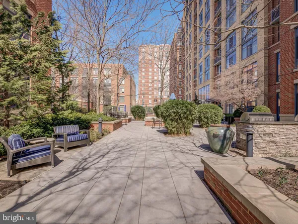 $3,990 | 520 John Carlyle Street, Unit 408, Alexandria, VA 22314