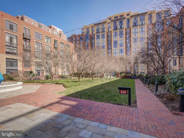 $3,990 | 520 John Carlyle Street, Unit 408, Alexandria, VA 22314