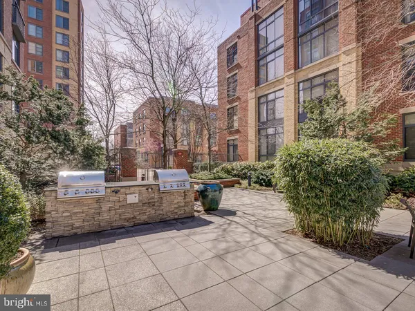 $3,990 | 520 John Carlyle Street, Unit 408, Alexandria, VA 22314