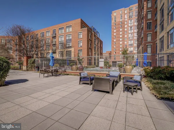 $4,150 | 520 John Carlyle Street, Unit 408, Alexandria, VA 22314