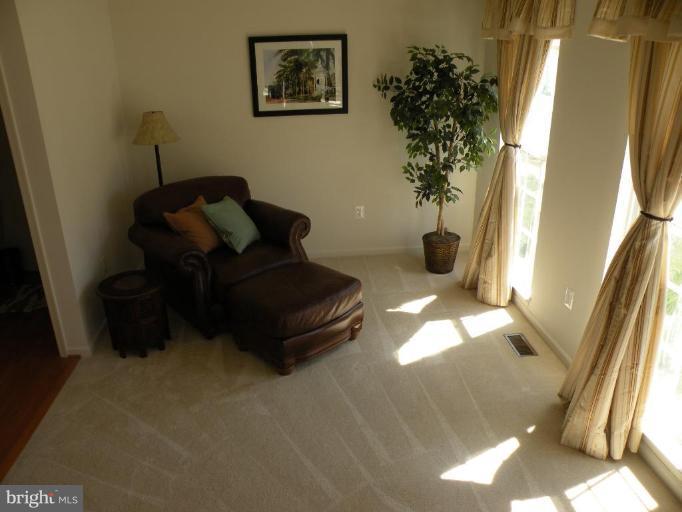 7812 Callington Way Hanover, MD 21076 - Photo 2 of 26 Living Room
