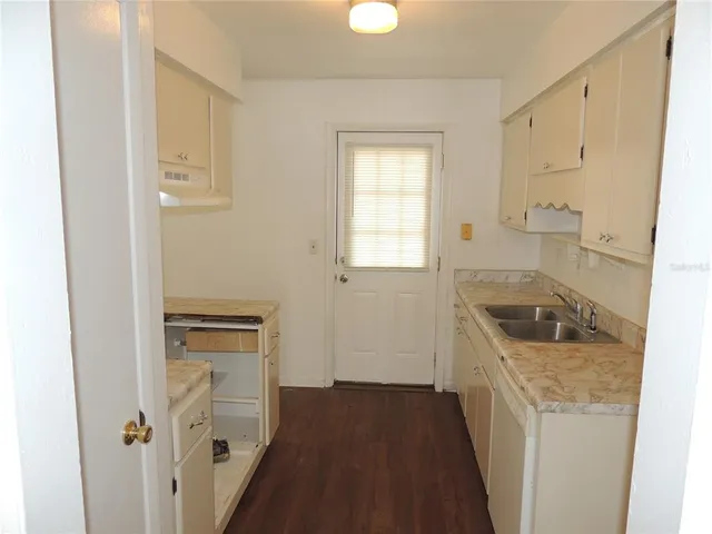 a view of a utility room