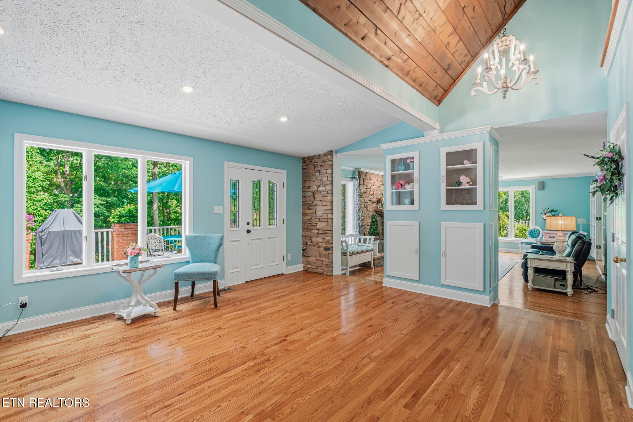 8708 Pedigo Ridge Road Powell, TN 37849 - Photo 9 of 59 Foyer to Great Room