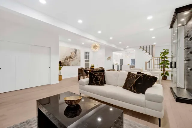 $1,395,000 | 1910 West George Street, Chicago, IL 60657