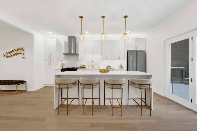 $1,395,000 | 1910 West George Street, Chicago, IL 60657