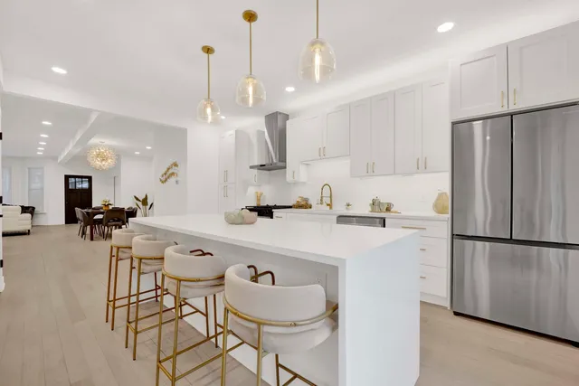 $1,395,000 | 1910 West George Street, Chicago, IL 60657