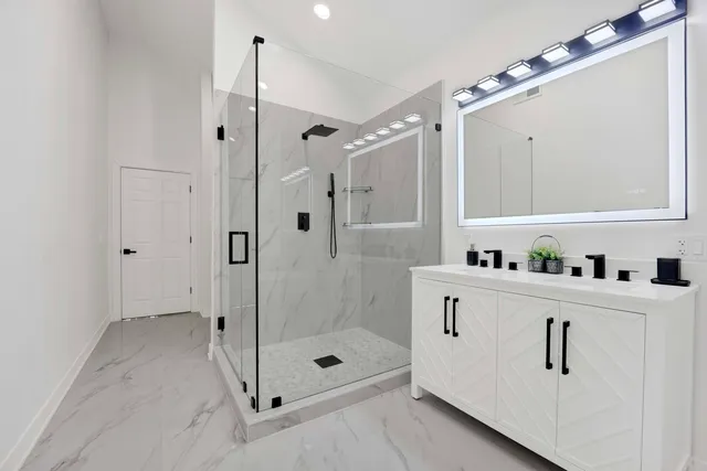 $1,395,000 | 1910 West George Street, Chicago, IL 60657