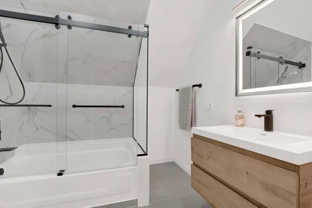 $1,395,000 | 1910 West George Street, Chicago, IL 60657