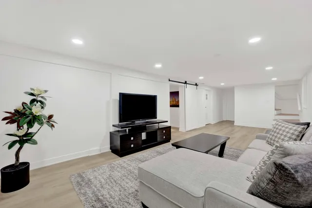 $1,395,000 | 1910 West George Street, Chicago, IL 60657