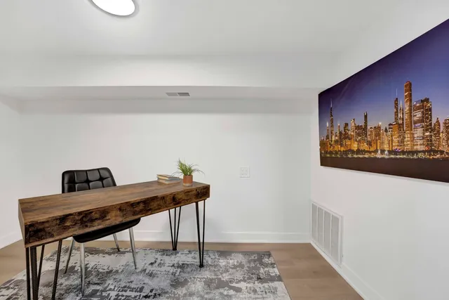 $1,395,000 | 1910 West George Street, Chicago, IL 60657