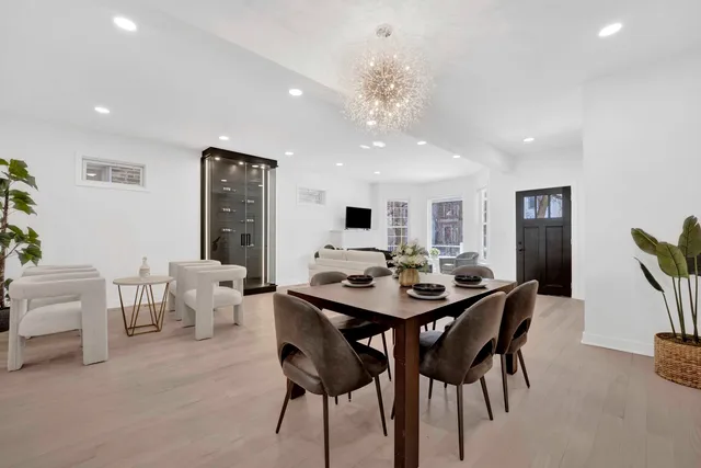 $1,395,000 | 1910 West George Street, Chicago, IL 60657