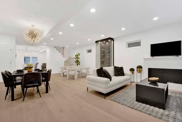 $1,395,000 | 1910 West George Street, Chicago, IL 60657