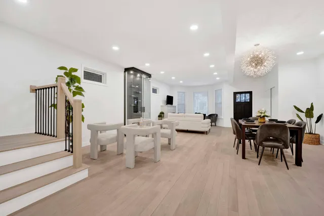 $1,395,000 | 1910 West George Street, Chicago, IL 60657