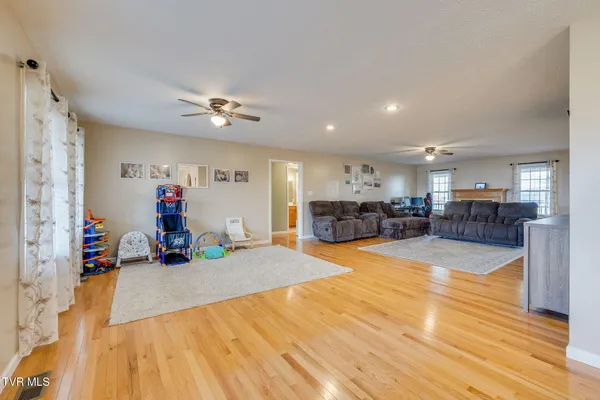 $595,000 | 300 River View Drive, Church Hill, TN 37642