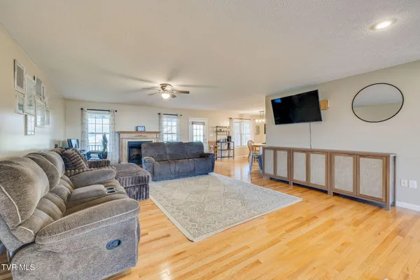 $595,000 | 300 River View Drive, Church Hill, TN 37642
