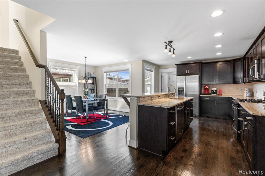 605 Lockwood Road Royal Oak, MI 48067 - Photo 8 of 35