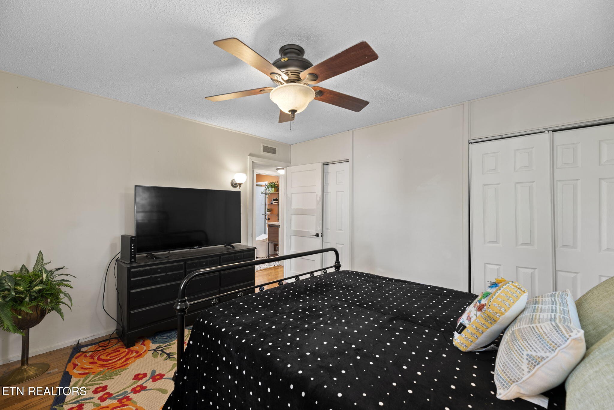 83 Outer Drive Oak Ridge, TN 37830 - Photo 20 of 37 a living room with furniture and a flat screen tv
