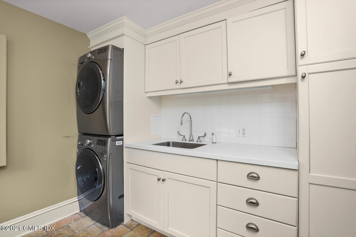 175 Cat Rock Road Cos Cob, CT 06807 - Photo 20 of 72 a utility room with sink dryer and washer