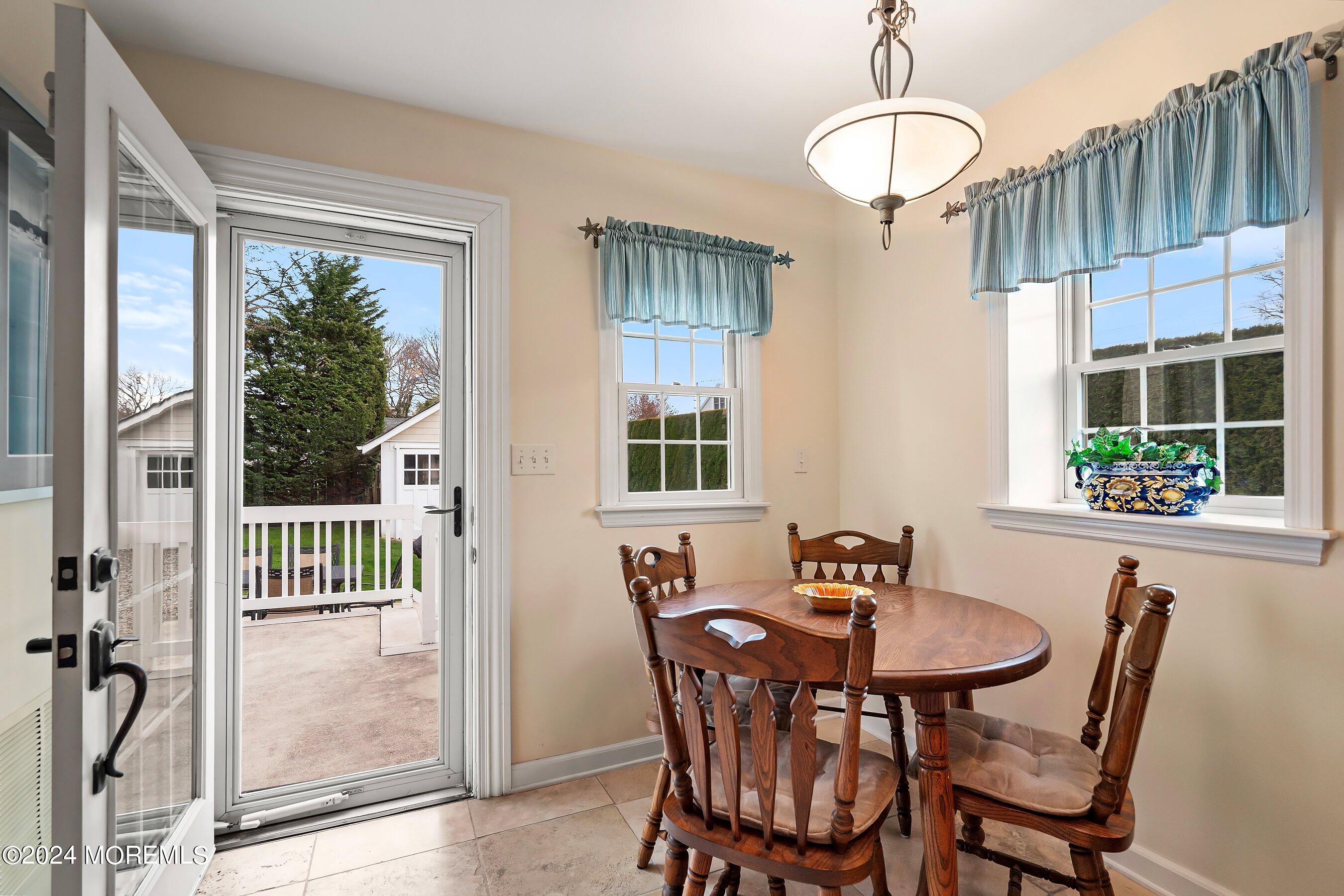 810 Rue Avenue Point Pleasant, NJ 08742 - Photo 12 of 32 14-Breakfast