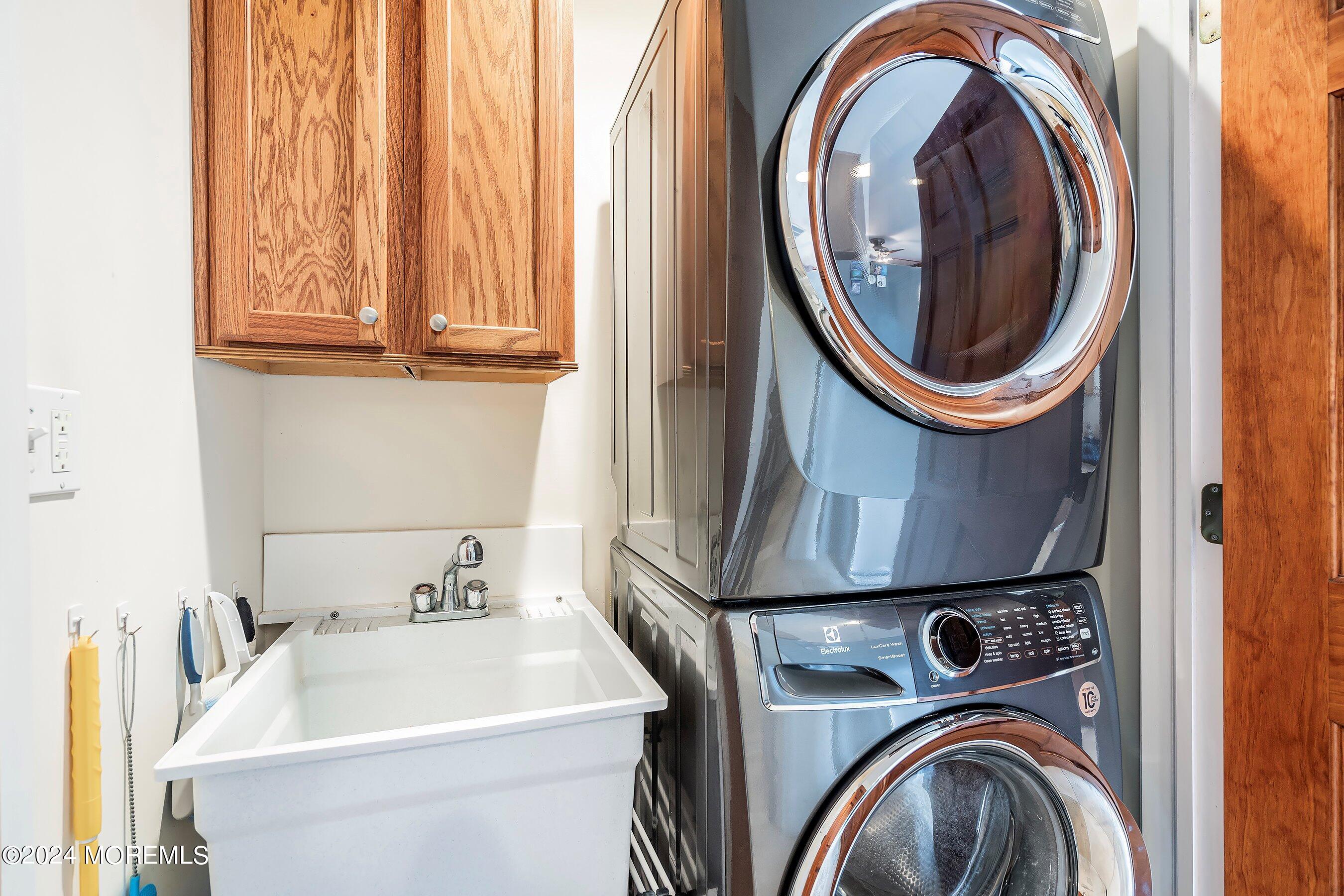 810 Rue Avenue Point Pleasant, NJ 08742 - Photo 15 of 32 17-Laundry