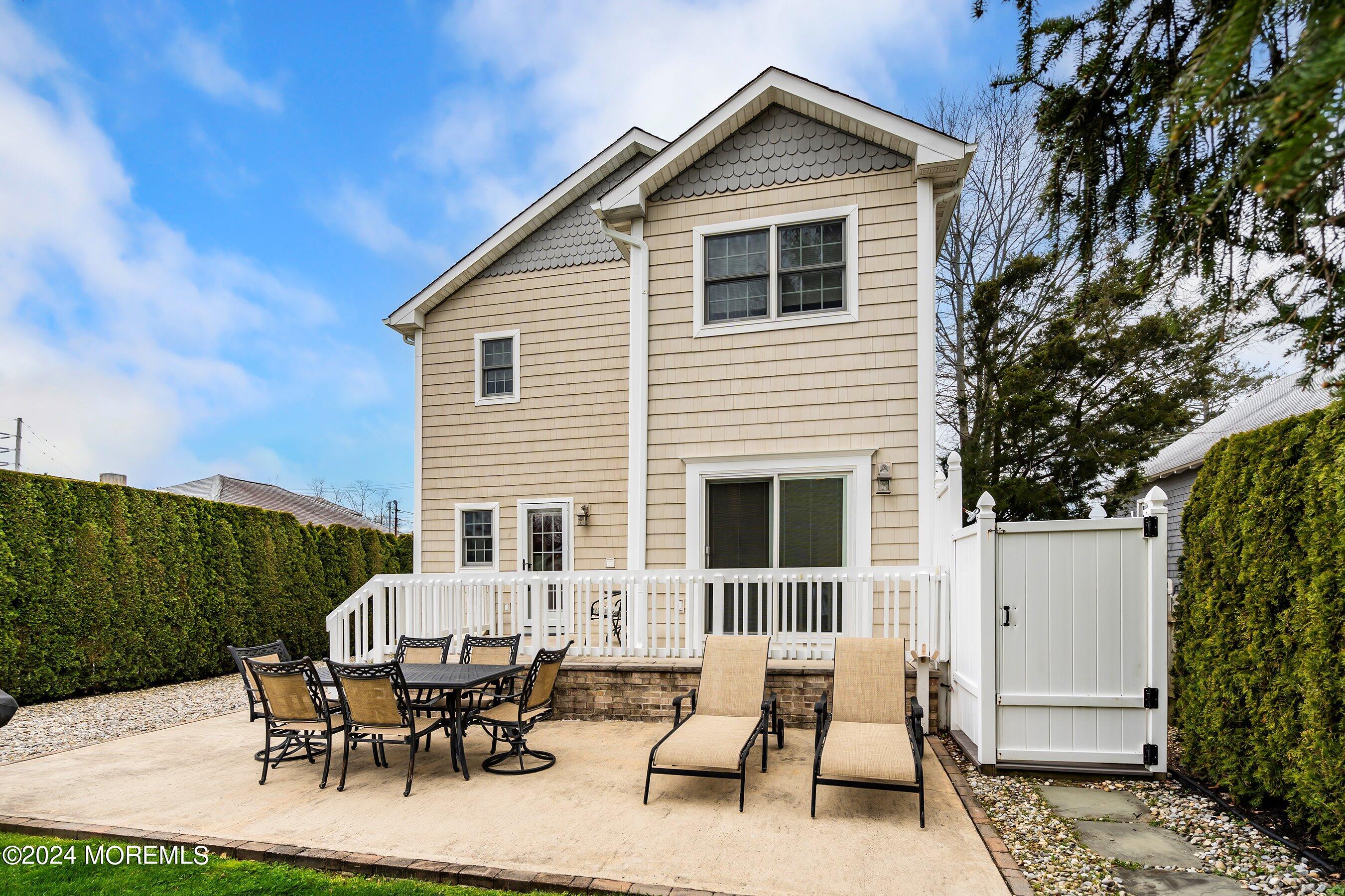 810 Rue Avenue Point Pleasant, NJ 08742 - Photo 26 of 32 29-Back Right