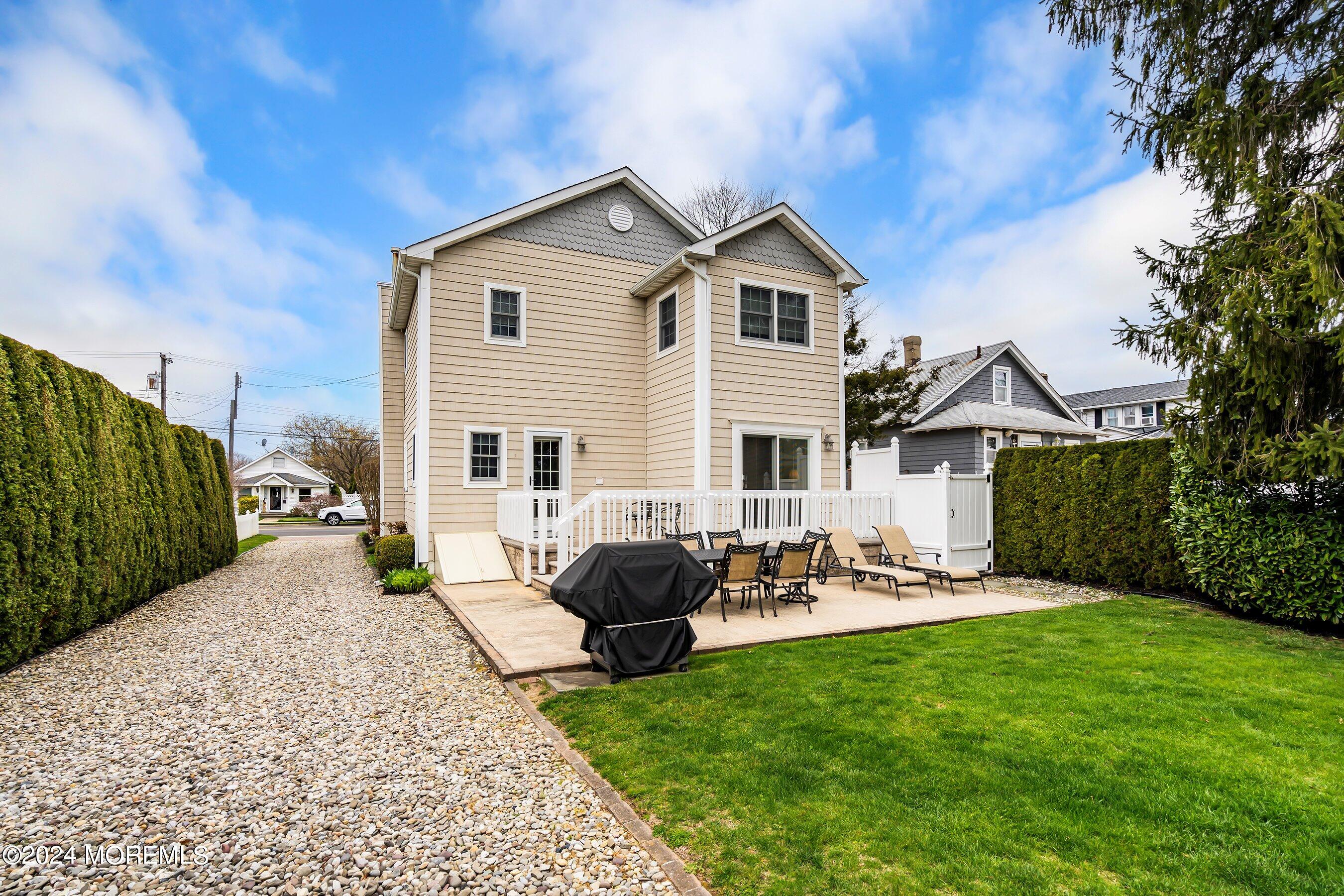 810 Rue Avenue Point Pleasant, NJ 08742 - Photo 28 of 32 31-Back Left