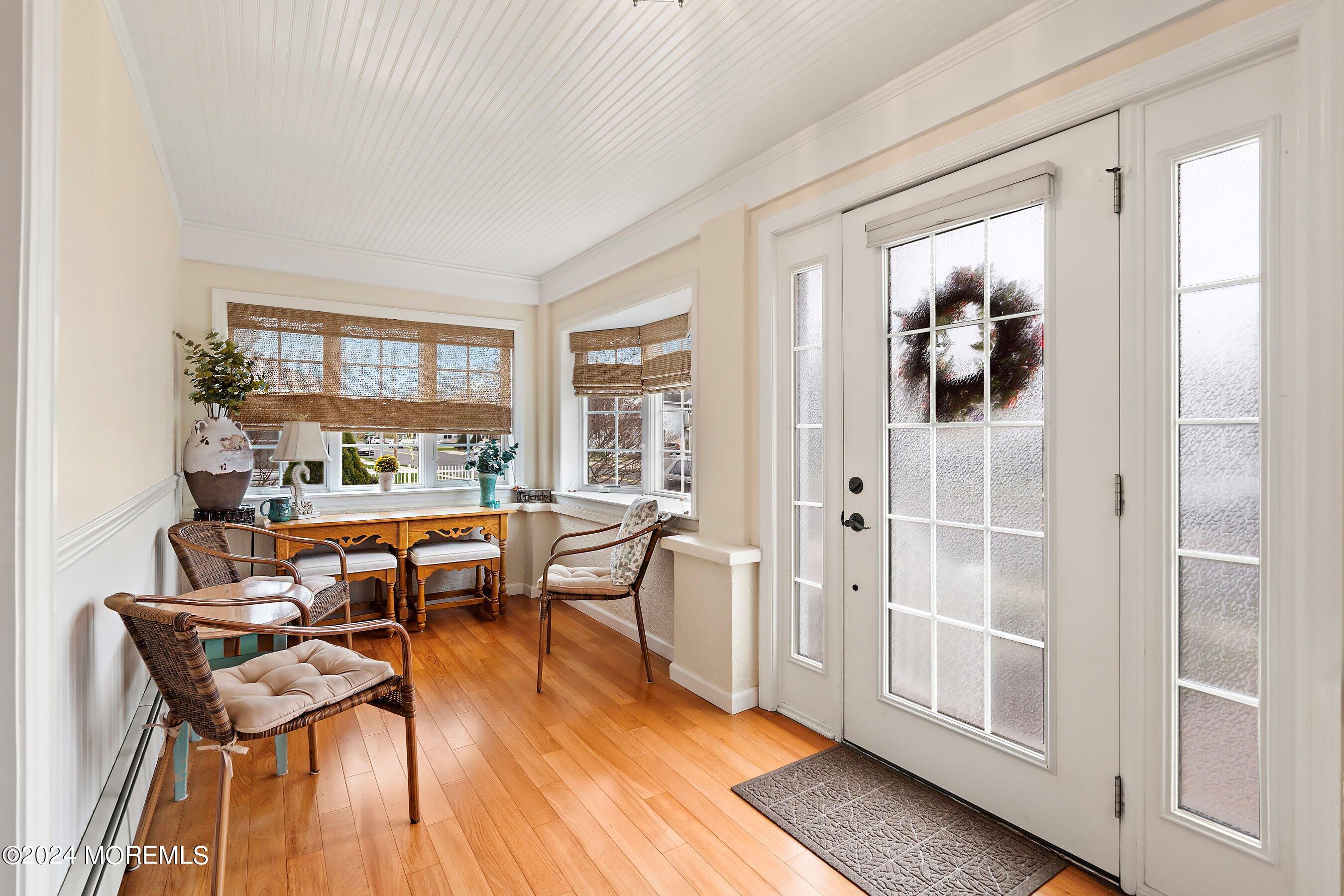 810 Rue Avenue Point Pleasant, NJ 08742 - Photo 4 of 32 06-Foyer