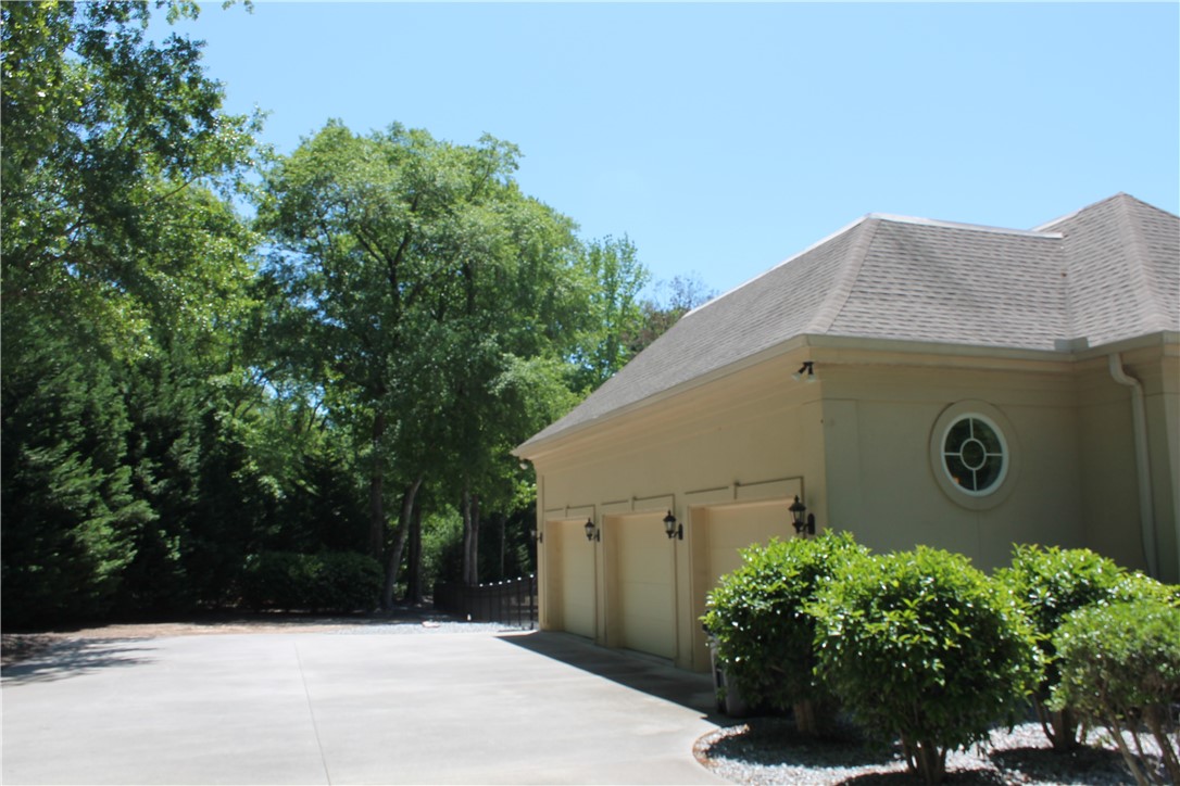 1102 Thornehill Drive Anderson, SC 29621 - Photo 35 of 42 Gallery Image 35