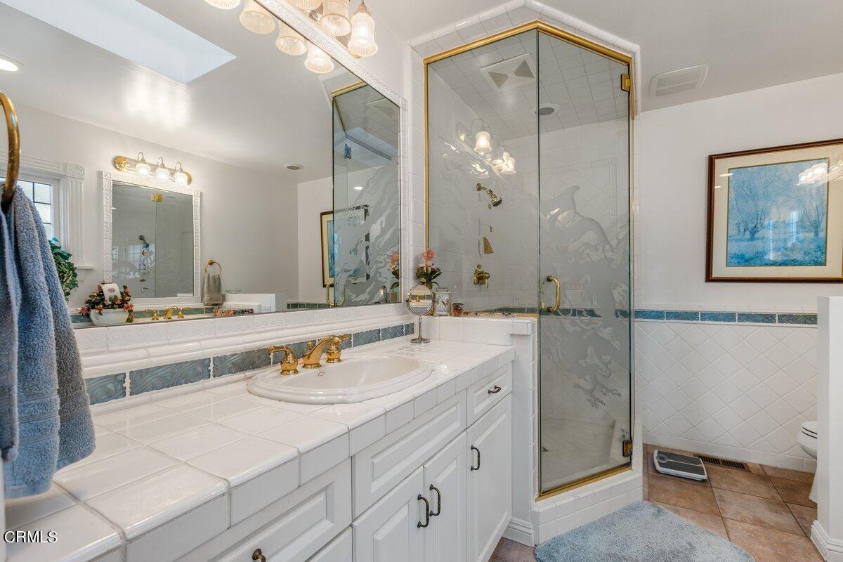 2300 Peninsula Road Oxnard, CA 93035 - Photo 38 of 54 a bathroom with a tub sink and mirror