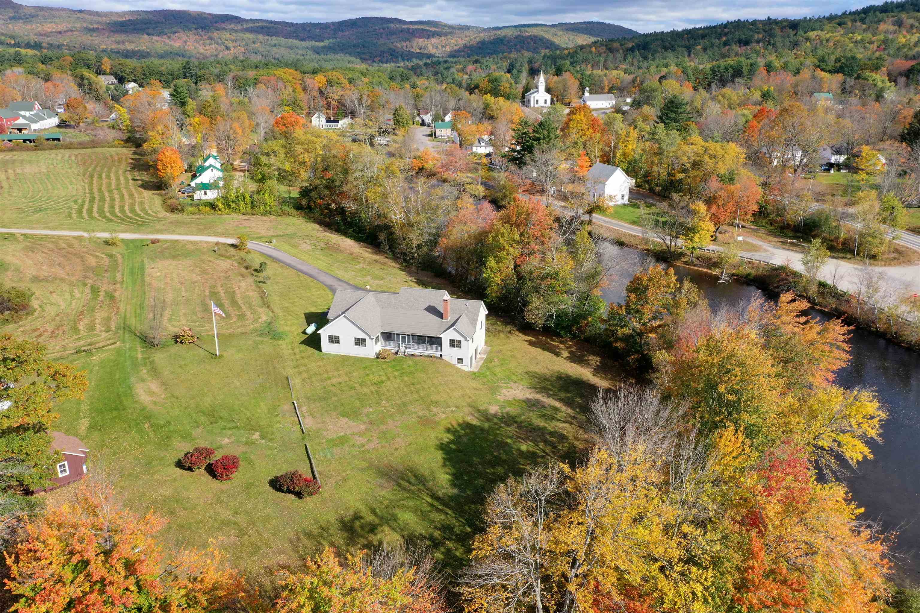 42 Thompson Point Lane Andover, NH 03216 - Photo 3 of 32