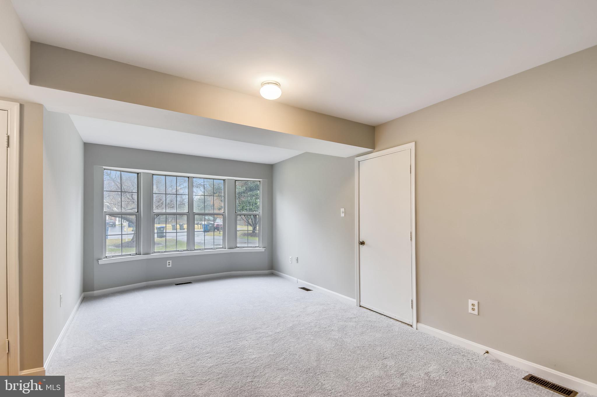 11052 Bishopsgate Court Reston, VA 20194 - Photo 13 of 32 Family Room Main Levelk